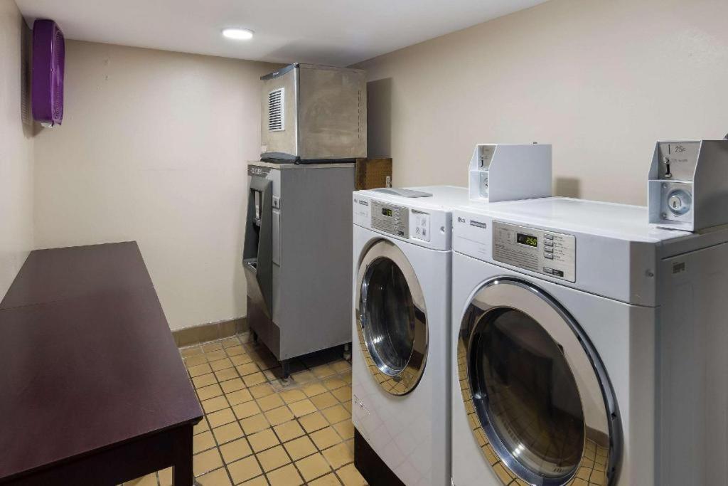 מדיסון Econo Lodge מראה חיצוני תמונה